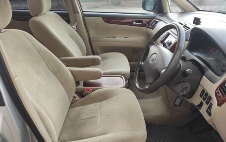 Toyota Ipsum II, 2001 год, 730 000 рублей, 10 фотография
