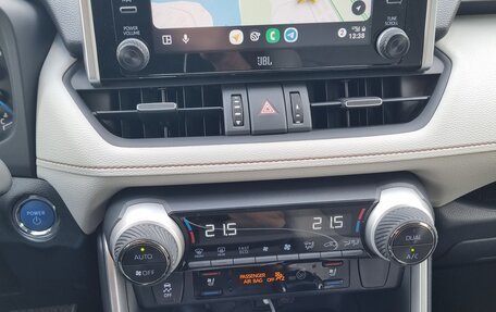 Toyota RAV4, 2021 год, 3 600 000 рублей, 9 фотография
