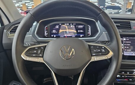 Volkswagen Tiguan, 2023 год, 4 381 000 рублей, 7 фотография