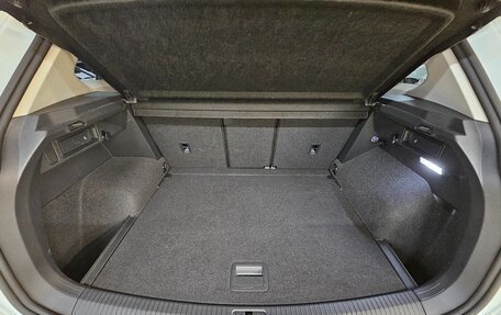 Volkswagen Tiguan, 2023 год, 4 381 000 рублей, 5 фотография