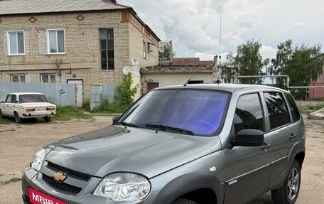 Chevrolet Niva I рестайлинг, 2012 год, 600 000 рублей, 3 фотография