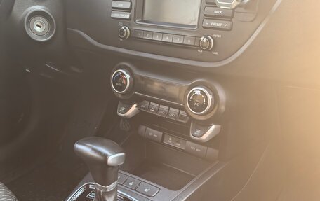 KIA Rio IV, 2018 год, 1 300 000 рублей, 8 фотография