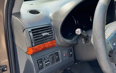 Toyota Avensis III рестайлинг, 2005 год, 450 000 рублей, 10 фотография