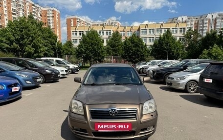 Toyota Avensis III рестайлинг, 2005 год, 450 000 рублей, 2 фотография