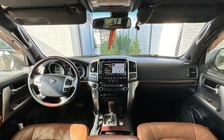 Toyota Land Cruiser 200, 2015 год, 4 628 000 рублей, 22 фотография