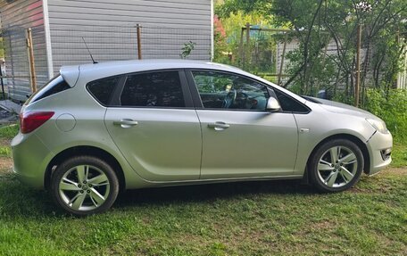 Opel Astra J, 2012 год, 850 000 рублей, 2 фотография
