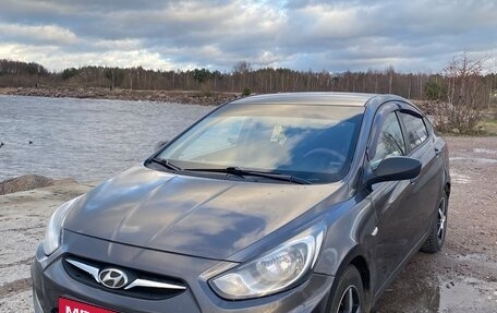 Hyundai Solaris II рестайлинг, 2012 год, 600 000 рублей, 3 фотография