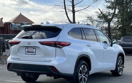 Toyota Highlander, 2022 год, 5 200 000 рублей, 3 фотография