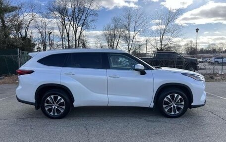 Toyota Highlander, 2022 год, 5 200 000 рублей, 2 фотография