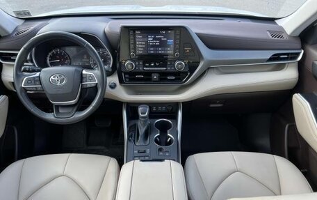 Toyota Highlander, 2022 год, 5 200 000 рублей, 8 фотография