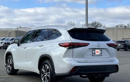 Toyota Highlander, 2022 год, 5 200 000 рублей, 4 фотография