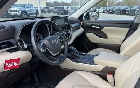 Toyota Highlander, 2022 год, 5 200 000 рублей, 7 фотография