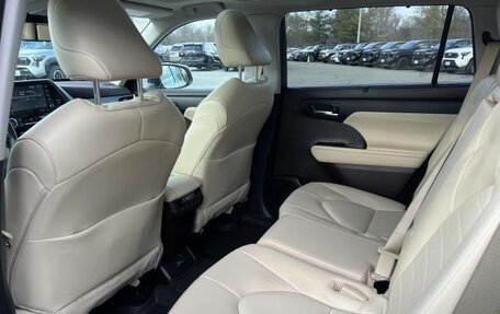 Toyota Highlander, 2022 год, 5 200 000 рублей, 25 фотография