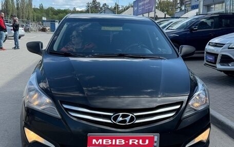 Hyundai Solaris II рестайлинг, 2015 год, 700 000 рублей, 1 фотография