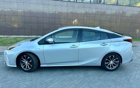 Toyota Prius IV XW50, 2019 год, 1 780 000 рублей, 2 фотография
