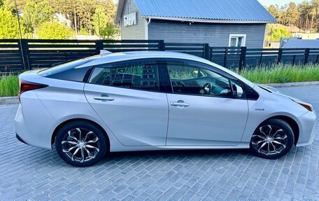 Toyota Prius IV XW50, 2019 год, 1 780 000 рублей, 6 фотография