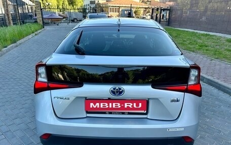 Toyota Prius IV XW50, 2019 год, 1 780 000 рублей, 4 фотография