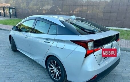 Toyota Prius IV XW50, 2019 год, 1 780 000 рублей, 3 фотография