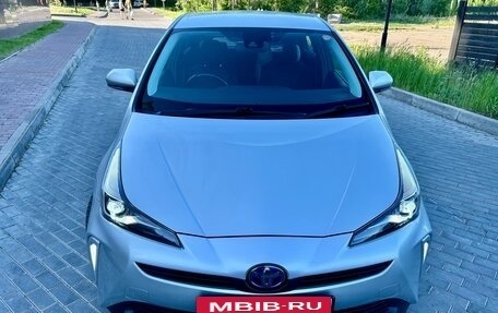 Toyota Prius IV XW50, 2019 год, 1 780 000 рублей, 8 фотография