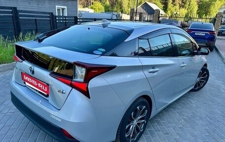 Toyota Prius IV XW50, 2019 год, 1 780 000 рублей, 5 фотография