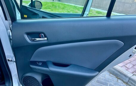 Toyota Prius IV XW50, 2019 год, 1 780 000 рублей, 16 фотография