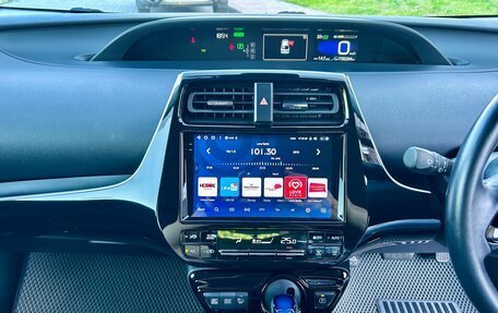 Toyota Prius IV XW50, 2019 год, 1 780 000 рублей, 18 фотография