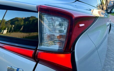 Toyota Prius IV XW50, 2019 год, 1 780 000 рублей, 24 фотография
