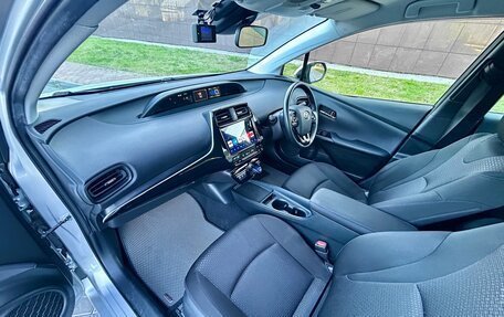 Toyota Prius IV XW50, 2019 год, 1 780 000 рублей, 22 фотография
