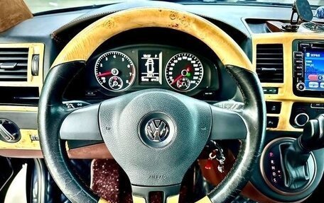 Volkswagen Multivan T6 рестайлинг, 2016 год, 3 130 000 рублей, 10 фотография
