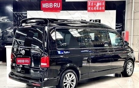 Volkswagen Multivan T6 рестайлинг, 2016 год, 3 130 000 рублей, 2 фотография