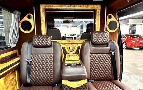 Volkswagen Multivan T6 рестайлинг, 2016 год, 3 130 000 рублей, 14 фотография