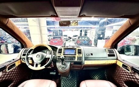 Volkswagen Multivan T6 рестайлинг, 2016 год, 3 130 000 рублей, 13 фотография