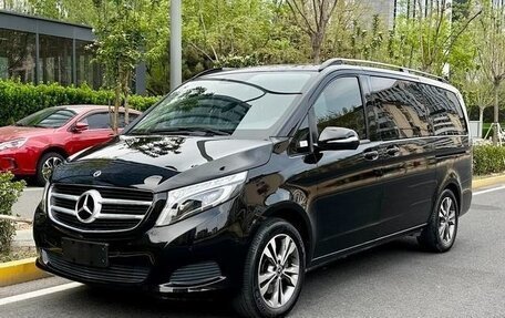 Mercedes-Benz V-Класс, 2020 год, 3 540 000 рублей, 1 фотография