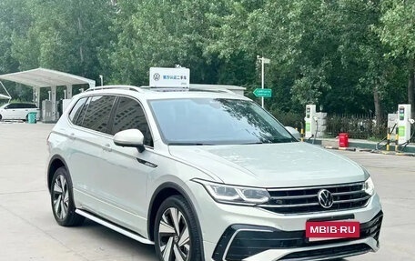 Volkswagen Tiguan II, 2022 год, 3 000 400 рублей, 3 фотография