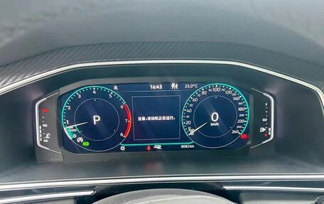 Volkswagen Tiguan II, 2022 год, 3 000 400 рублей, 9 фотография