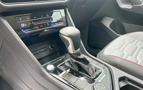 Volkswagen Tiguan II, 2022 год, 3 000 400 рублей, 10 фотография