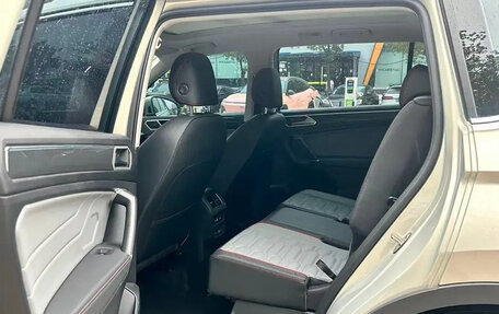 Volkswagen Tiguan II, 2022 год, 3 000 400 рублей, 13 фотография