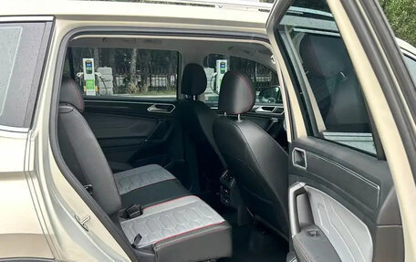 Volkswagen Tiguan II, 2022 год, 3 000 400 рублей, 14 фотография
