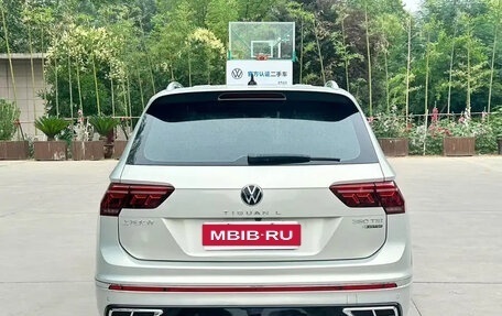 Volkswagen Tiguan II, 2022 год, 3 000 400 рублей, 5 фотография