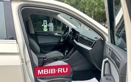 Volkswagen Tiguan II, 2022 год, 3 000 400 рублей, 12 фотография