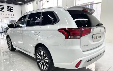 Mitsubishi Outlander III рестайлинг 3, 2021 год, 2 950 777 рублей, 8 фотография