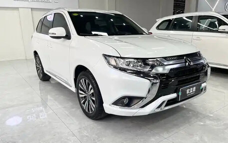 Mitsubishi Outlander III рестайлинг 3, 2021 год, 2 950 777 рублей, 3 фотография