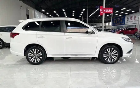 Mitsubishi Outlander III рестайлинг 3, 2021 год, 2 950 777 рублей, 4 фотография