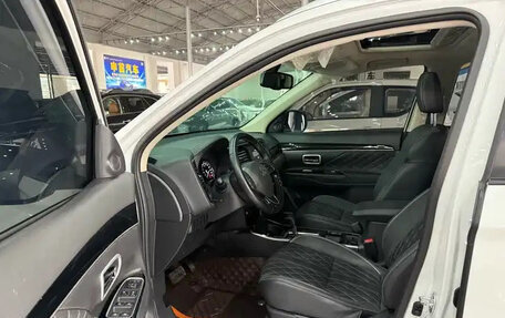 Mitsubishi Outlander III рестайлинг 3, 2021 год, 2 950 777 рублей, 10 фотография