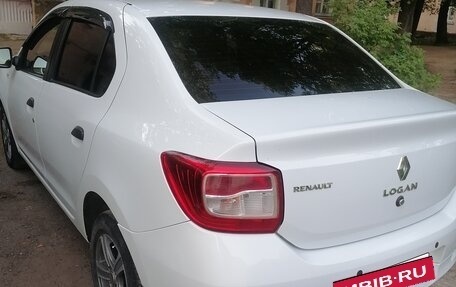 Renault Logan II, 2018 год, 600 000 рублей, 2 фотография