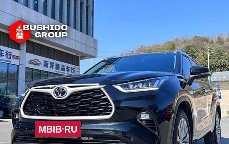 Toyota Highlander, 2024 год, 4 500 000 рублей, 2 фотография