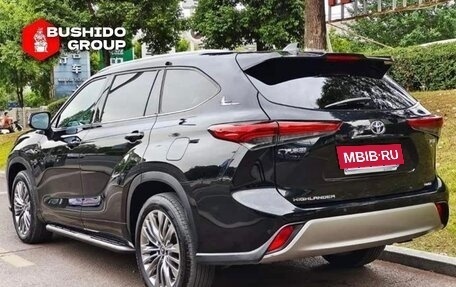 Toyota Highlander, 2024 год, 4 400 000 рублей, 3 фотография