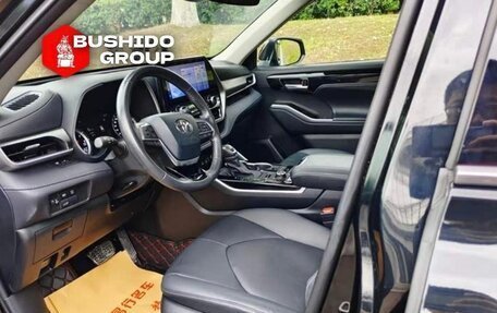 Toyota Highlander, 2024 год, 4 400 000 рублей, 8 фотография