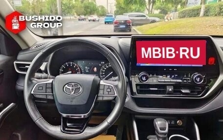 Toyota Highlander, 2024 год, 4 400 000 рублей, 6 фотография