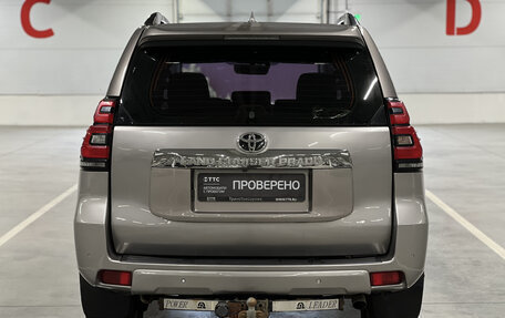 Toyota Land Cruiser Prado 150 рестайлинг 2, 2017 год, 4 399 000 рублей, 6 фотография